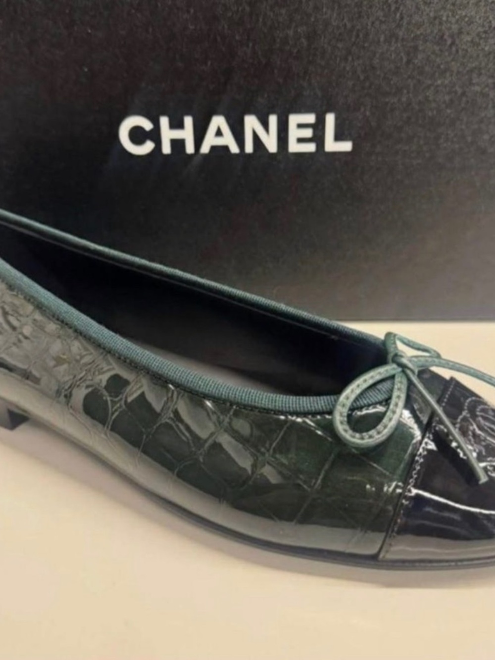 Chanel 26 Metiers Dart Green Croc Ballet Flats